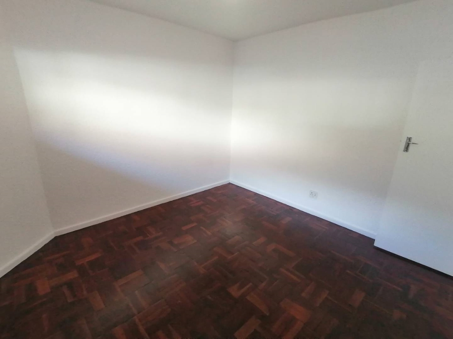 2 Bedroom Property for Sale in Vredehoek Western Cape